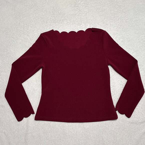 Scalloped Edge Solid Top - Picture 2 of 8